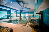 Wellness Orchidea - krytý bazén s protiprúdom Wellness Orchidea - krytý bazén s protiprúdom